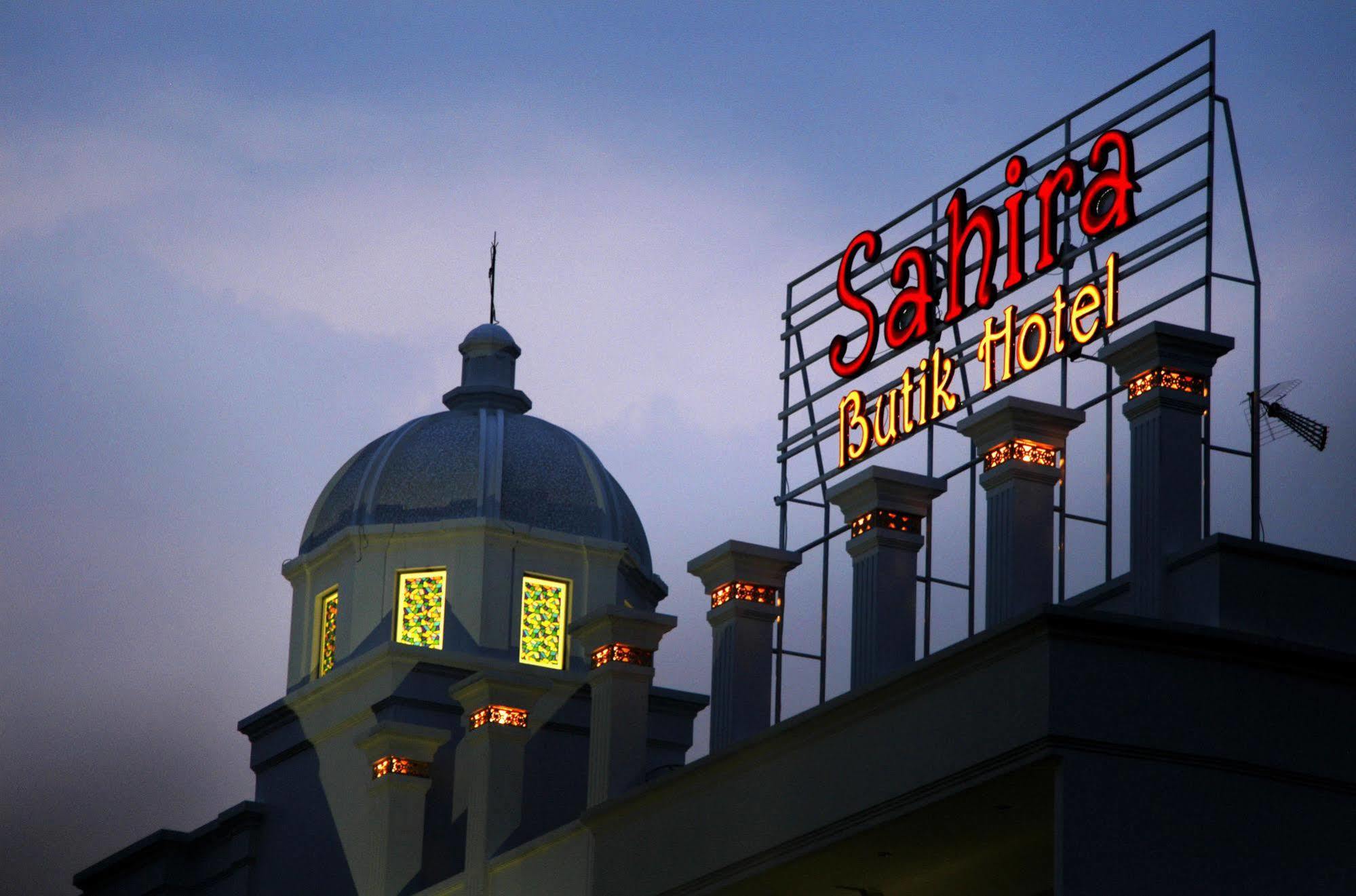 Sahira Butik Hotel Bogor Exterior photo