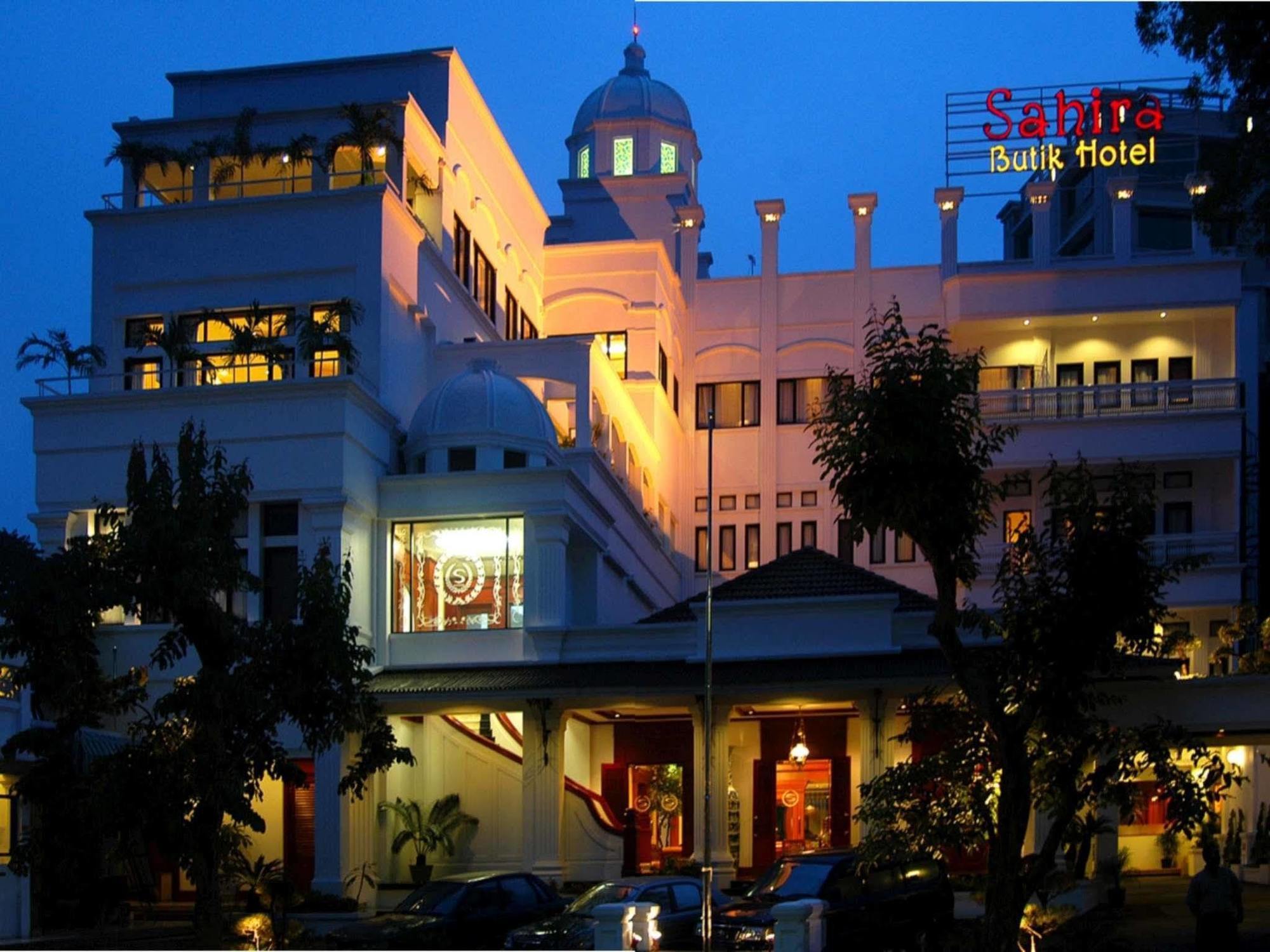 Sahira Butik Hotel Bogor Exterior photo